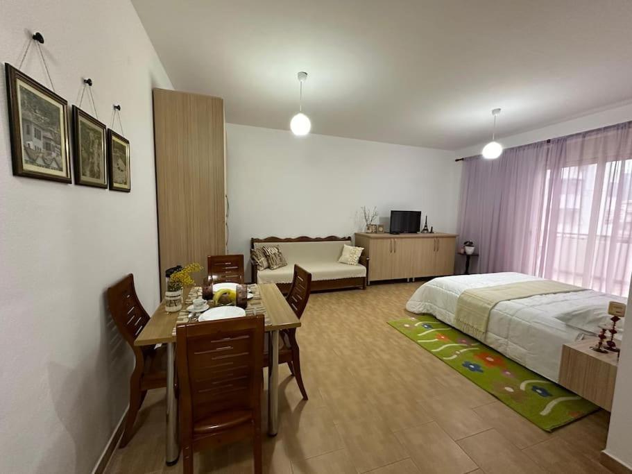 Studio Of Shpresa Vlorë 외부 사진